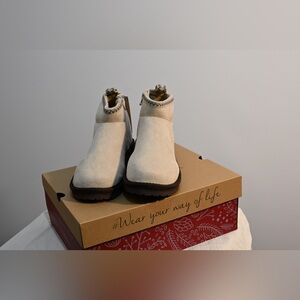 MUK LUKS Women's Larissa Boot